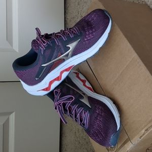 *Almost New* Mizuno Wave Inspire 17, Women's sz 9